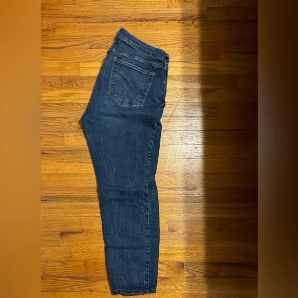 Mid-Rise Rockstar Super-Skinny Distressed Jeans for Women - Picture 4 of 6